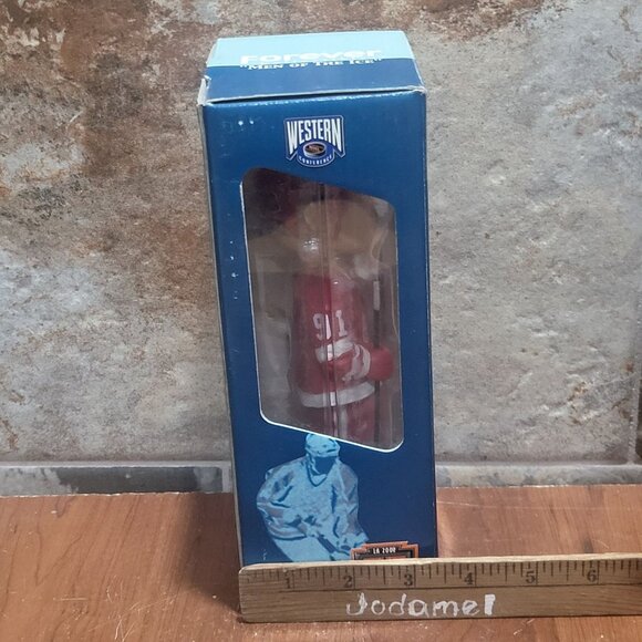 Sergei Fedorov NHL Bobblehead Doll Men of the Ice Collection 2001 Detroit Red Wi - Picture 8 of 10